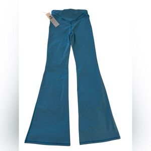 New MONO B Women’s Contour Seam Flared Leggings Color Blue Jay Size Small NWT